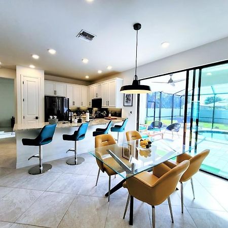 Blue Door Retreat - Luxury Pool Home - Sleeps 8 케이프코럴 외부 사진