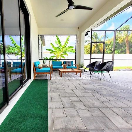 Blue Door Retreat - Luxury Pool Home - Sleeps 8 케이프코럴 외부 사진